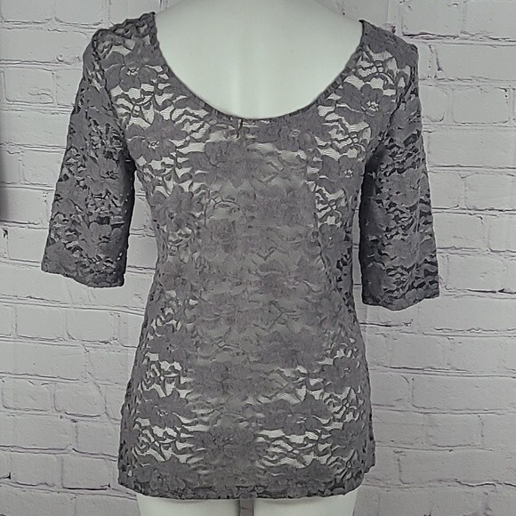 Mudd burnout Gray Floral Print Lace Half Sleeve Top. Size Extra Large. - Picture 2 of 9